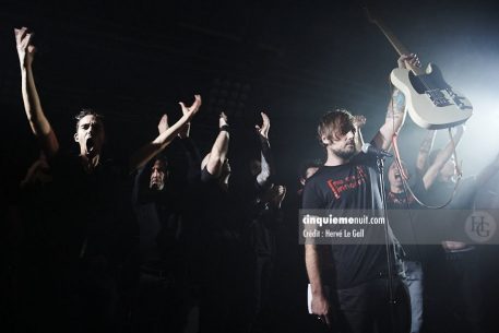 Hommage aux victimes de l'attentat au Bataclan Cabaret Vauban dimanche 15 novembre 2015 par herve le gall photographe cinquieme nuit