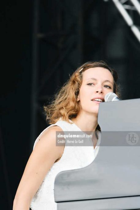 Emily Loizeau Festival les Vieilles Charrues dimanche 22 juillet 2007 par herve le gall photographe cinquieme nuit