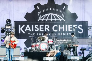 Kaiser Chiefs Festival les Vieilles Charrues jeudi 14 juillet 2011 par herve le gall photographe cinquieme nuit