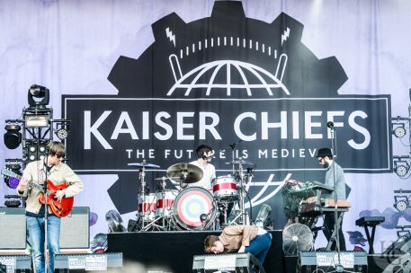 Kaiser Chiefs Festival les Vieilles Charrues jeudi 14 juillet 2011 par herve le gall photographe cinquieme nuit