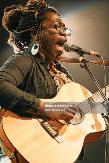 Mélissa Laveaux Festival du Bout du monde vendredi 8 août 2008 par herve le gall photographe cinquieme nuit