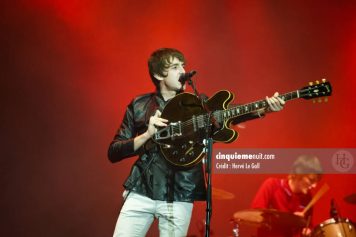 Miles Kane Festival les Vieilles Charrues Carhaix vendredi 15 juillet 2011 par herve le gall photographe cinquieme nuit