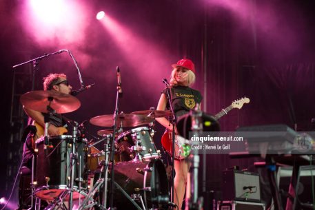 The Ting tings Fête du Bruit dans Landerneau samedi 11 août 2012 par herve le gall photographe cinquieme nuit