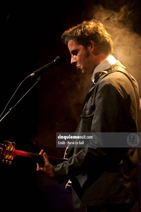 Alexis HK au Cabaret Vauban concert du 5 novembre 2009 par herve le gall photographe cinquieme nuit