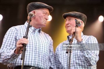 Freres Morvan et Tambours du Bronx Vieilles Charrues 18 juillet 2009 par herve le gall photographe cinquieme nuit