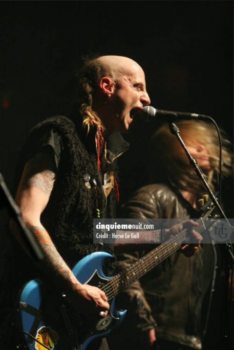 Les ramoneurs de menhirs les Vieilles Charrues remettent le son samedi 14 avril 2009 par herve le gall photographe cinquieme nuit