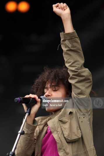 Nneka Festival les Vieilles Charrues Carhaix vendredi 17 juillet 2009 par herve le gall photographe cinquieme nuit