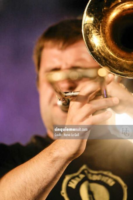 Young blood brass band Festival du bout du monde 10 août 2008 par herve le gall photographe cinquieme nuit